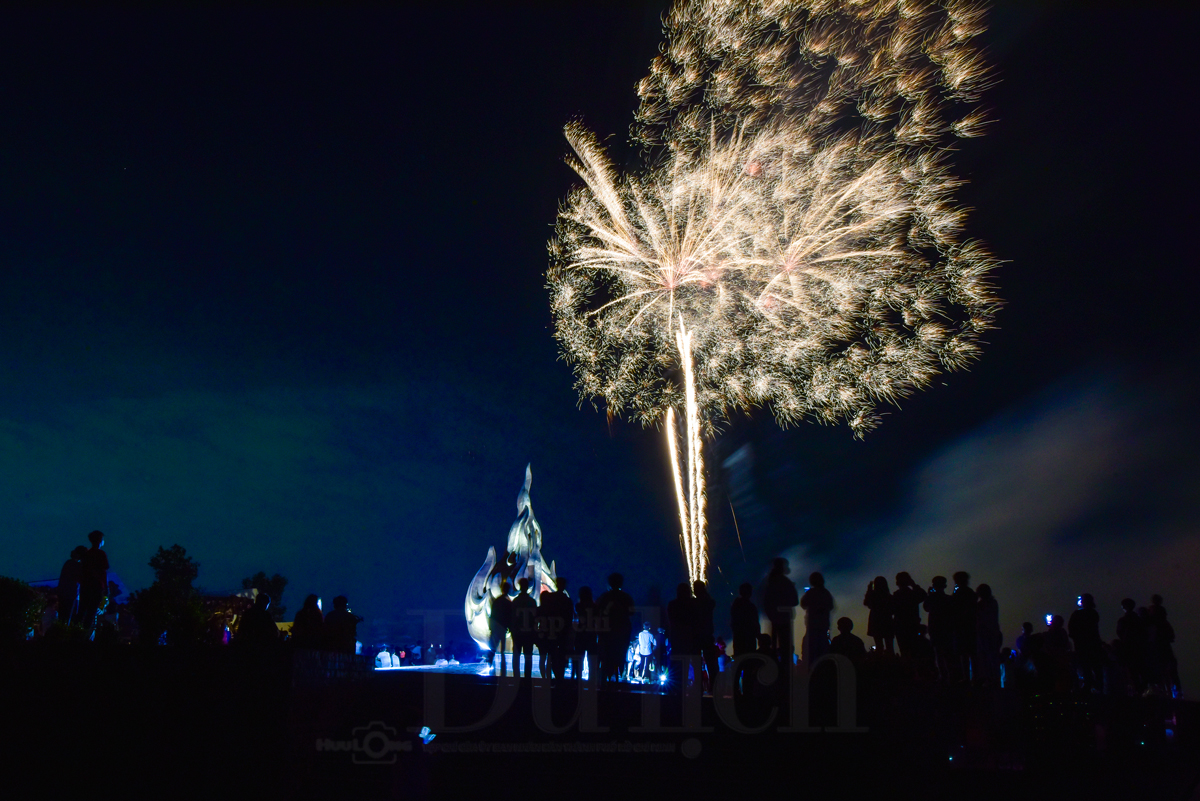 Lung linh pháo hoa đón Giao thừa xuân Bính Ngọ tại khu Di tích Mậu Thân 1968 - 9