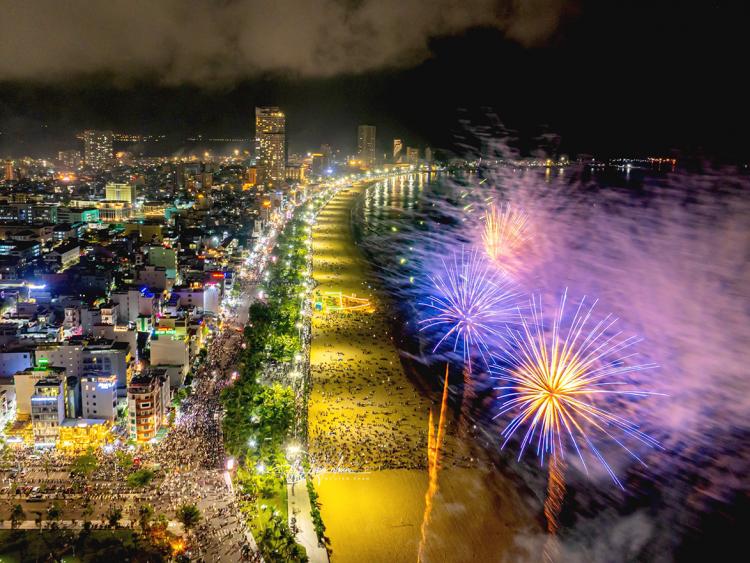 Gia Lai rực rỡ đêm hội giao thừa, bừng sáng khát vọng Xuân Bính Ngọ 2026