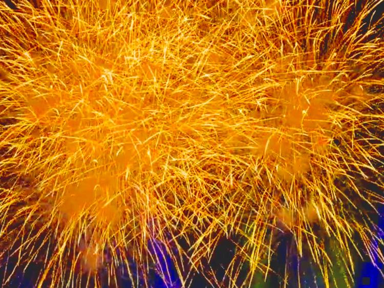 Chiêm ngưỡng màn pháo hoa rực rỡ  chào Xuân Bính Ngọ 2026 ở Quảng Ngãi