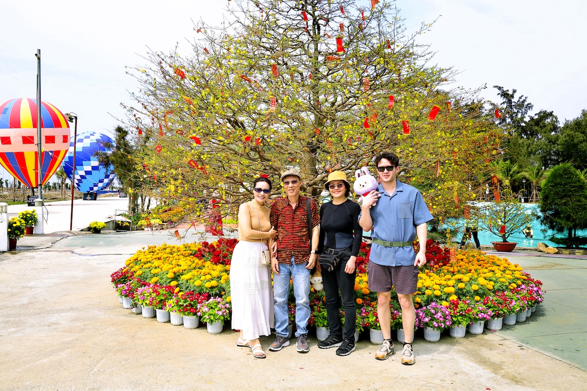 300 goc mai no vang ruc, tp.hcm them diem du xuan hoan toan mien phi - 10