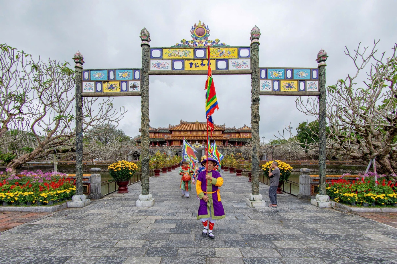 Du khách vào Hoàng cung hái lộc đầu năm, trải nghiệm trò chơi cung đình - 7