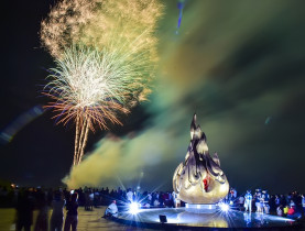  - Lung linh pháo hoa đón Giao thừa xuân Bính Ngọ tại khu Di tích Mậu Thân 1968