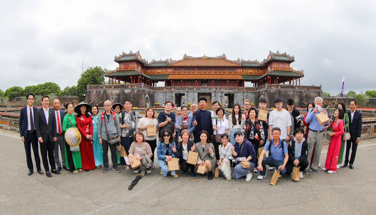 Du khách vào Hoàng cung hái lộc đầu năm, trải nghiệm trò chơi cung đình - 12