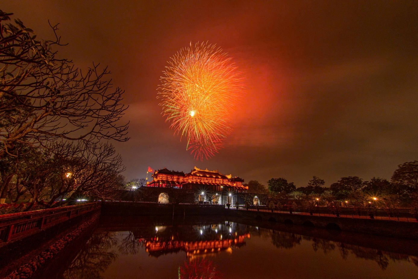 Chiêm ngưỡng màn pháo hoa đêm Giao thừa ở xứ Huế - 8
