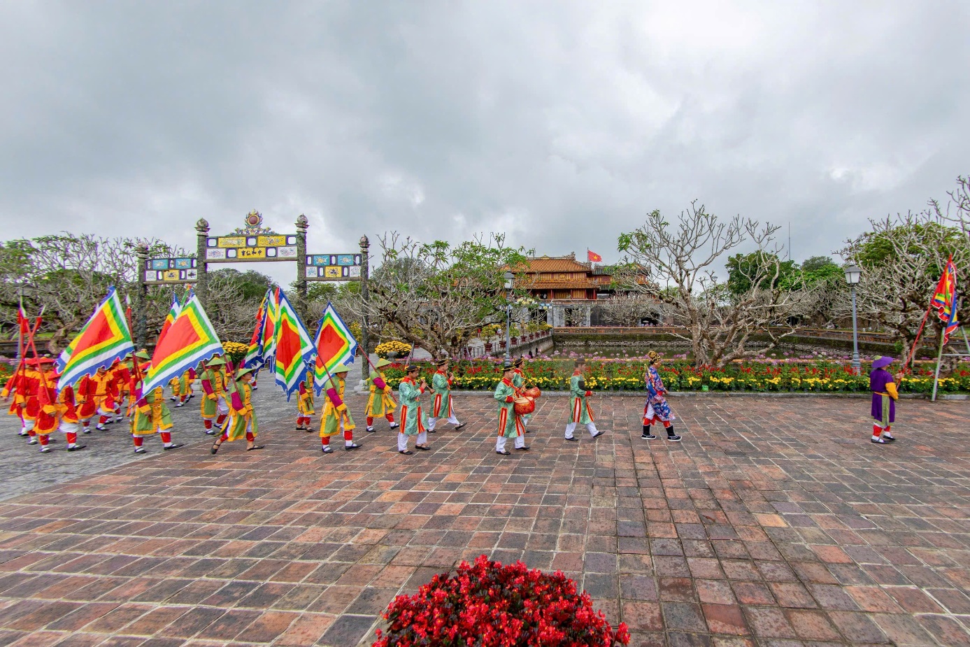 Du khách vào Hoàng cung hái lộc đầu năm, trải nghiệm trò chơi cung đình - 6