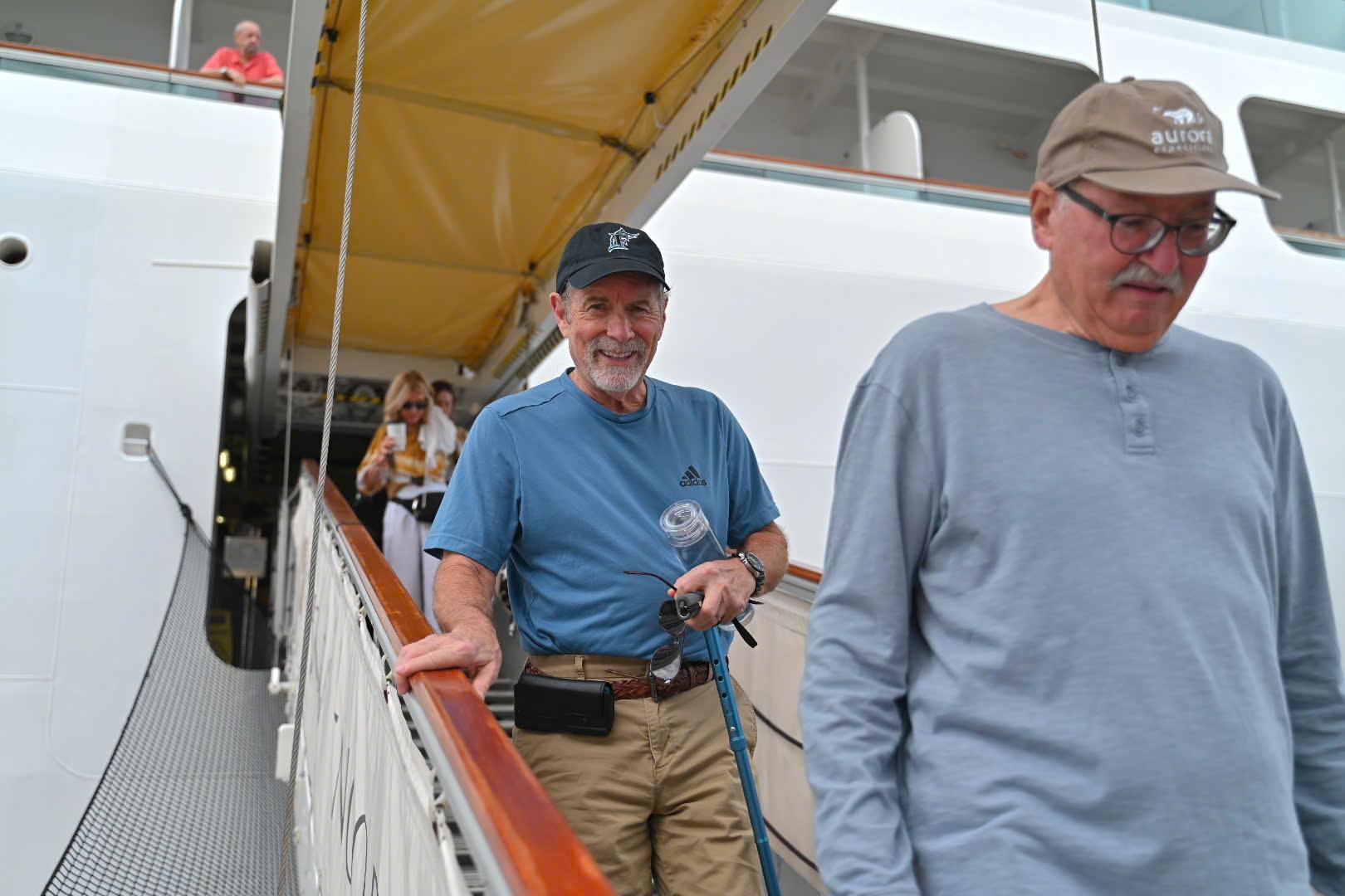 Hai tàu biển đưa gần 2.400 khách quốc tế “xông đất” du lịch Quảng Ninh - 3