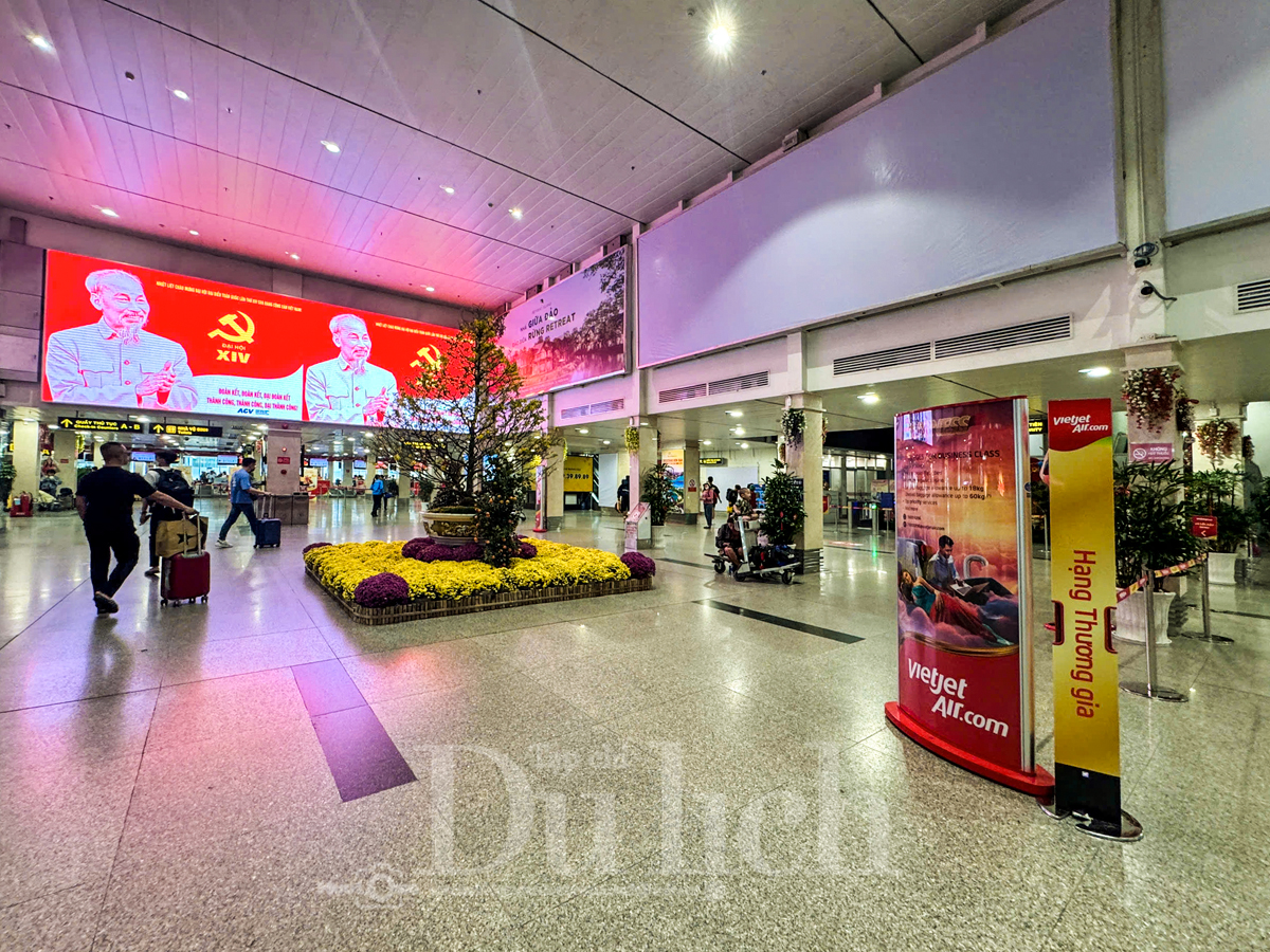 Lỡ nhịp đoàn viên vì ‘điệp khúc’ dời chuyến - 1