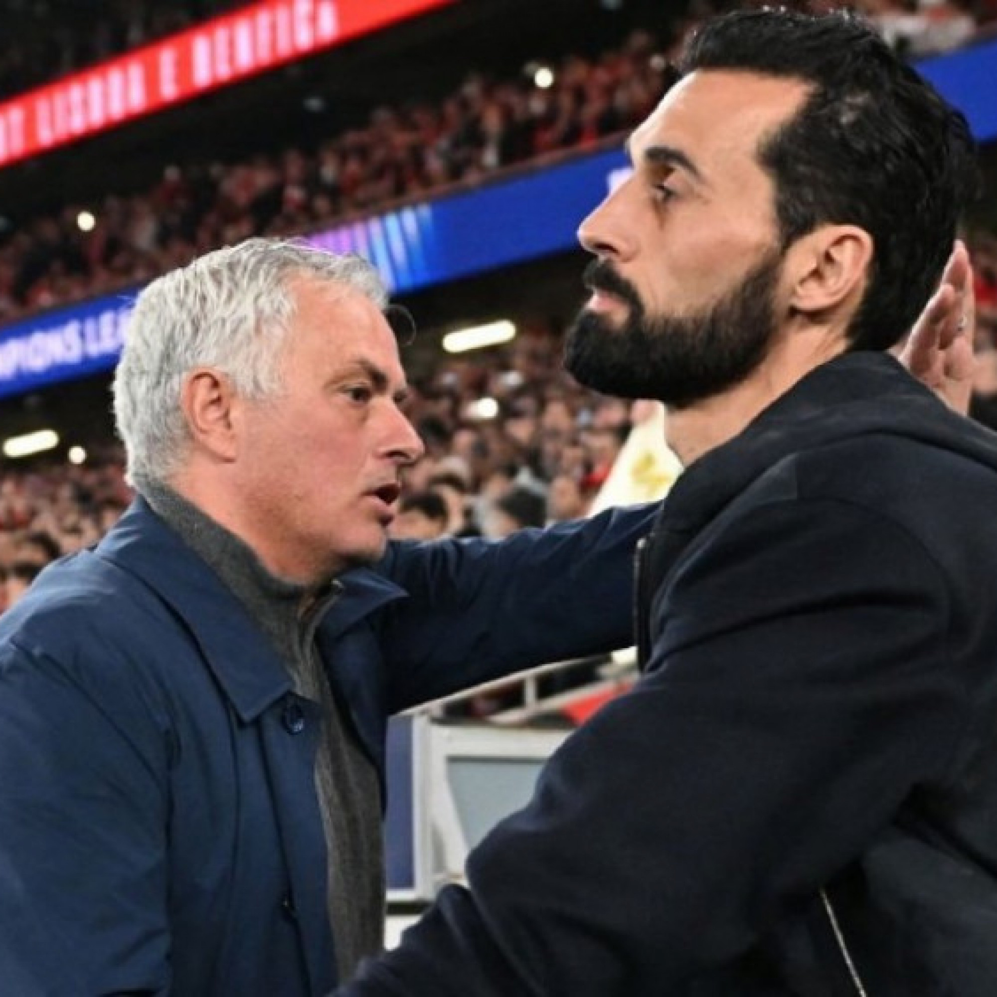  - Real Madrid vất vả trước Benfica: Arbeloa "sợ" Mourinho, Vinicius lại gây phản cảm