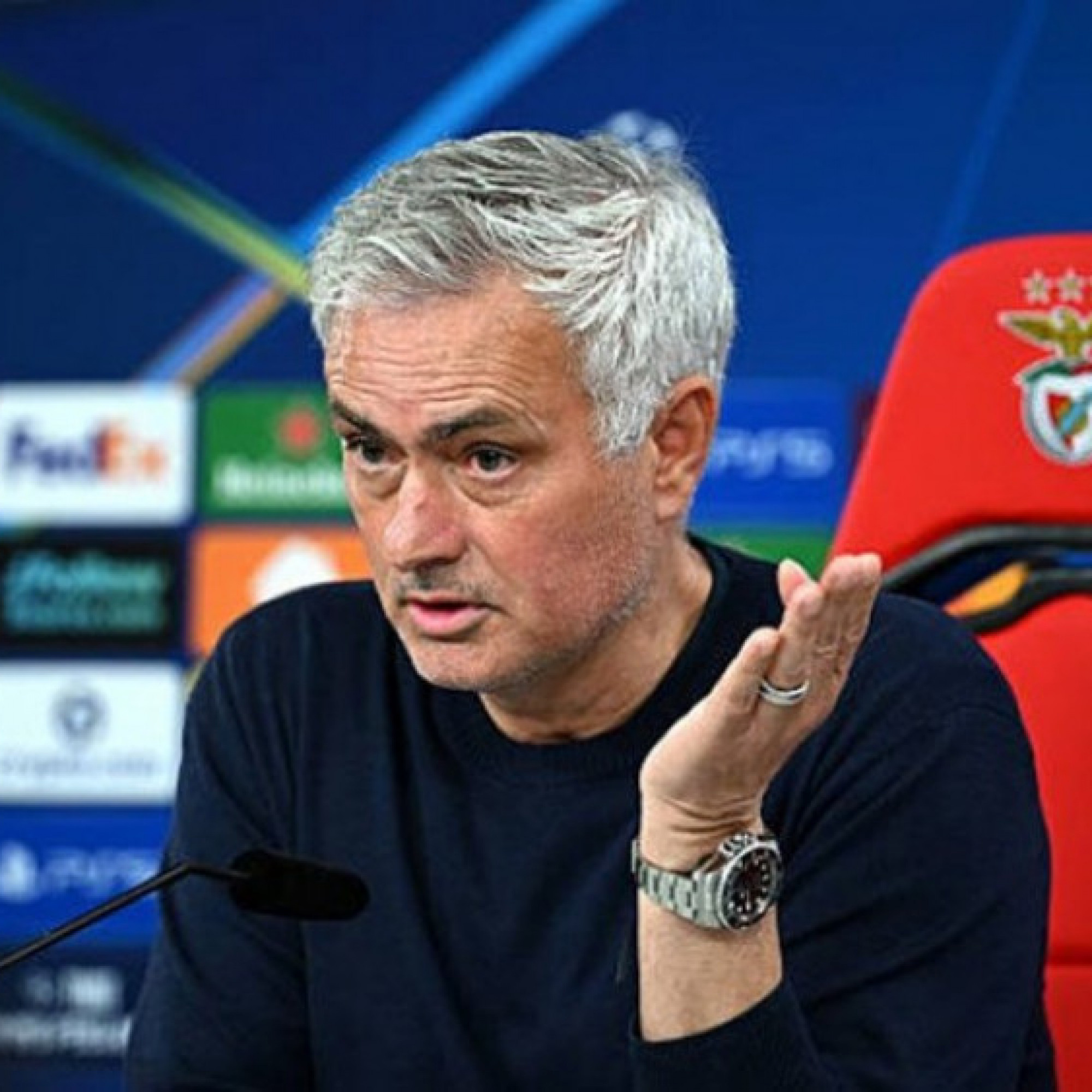  - Mourinho tố trọng tài có "danh sách" cầu thủ Real Madrid không thể bị phạt thẻ