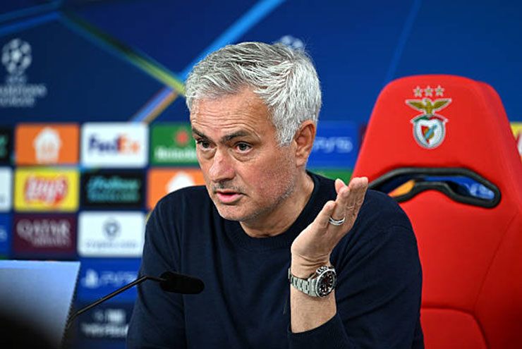 Mourinho tố trọng tài có "danh sách" cầu thủ Real Madrid không thể bị phạt thẻ - 5
