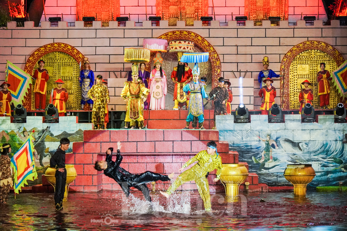 Nườm nượp khách du xuân chen chân lễ hội ‘Tết Người Việt - Ký Ức Trăm Năm’ - 9