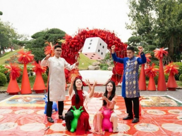 Du khách đổ về Sun World Ha Long ​check-in linh vật ngựa, nghe Xẩm Xuân, chơi cá ngựa khổng lồ ngày đầu năm