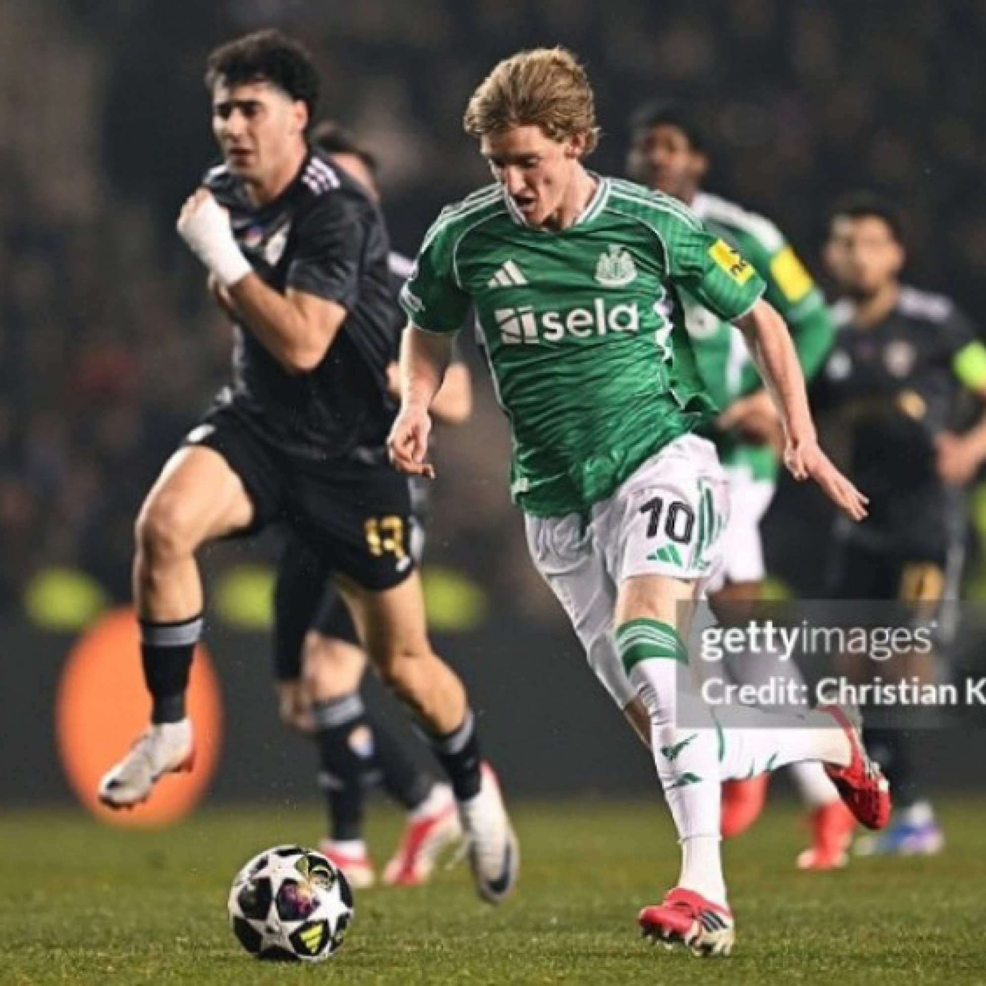  - Video bóng đá Qarabag - Newcastle: Đại thắng tưng bừng, cú "poker" siêu hạng (Cúp C1)