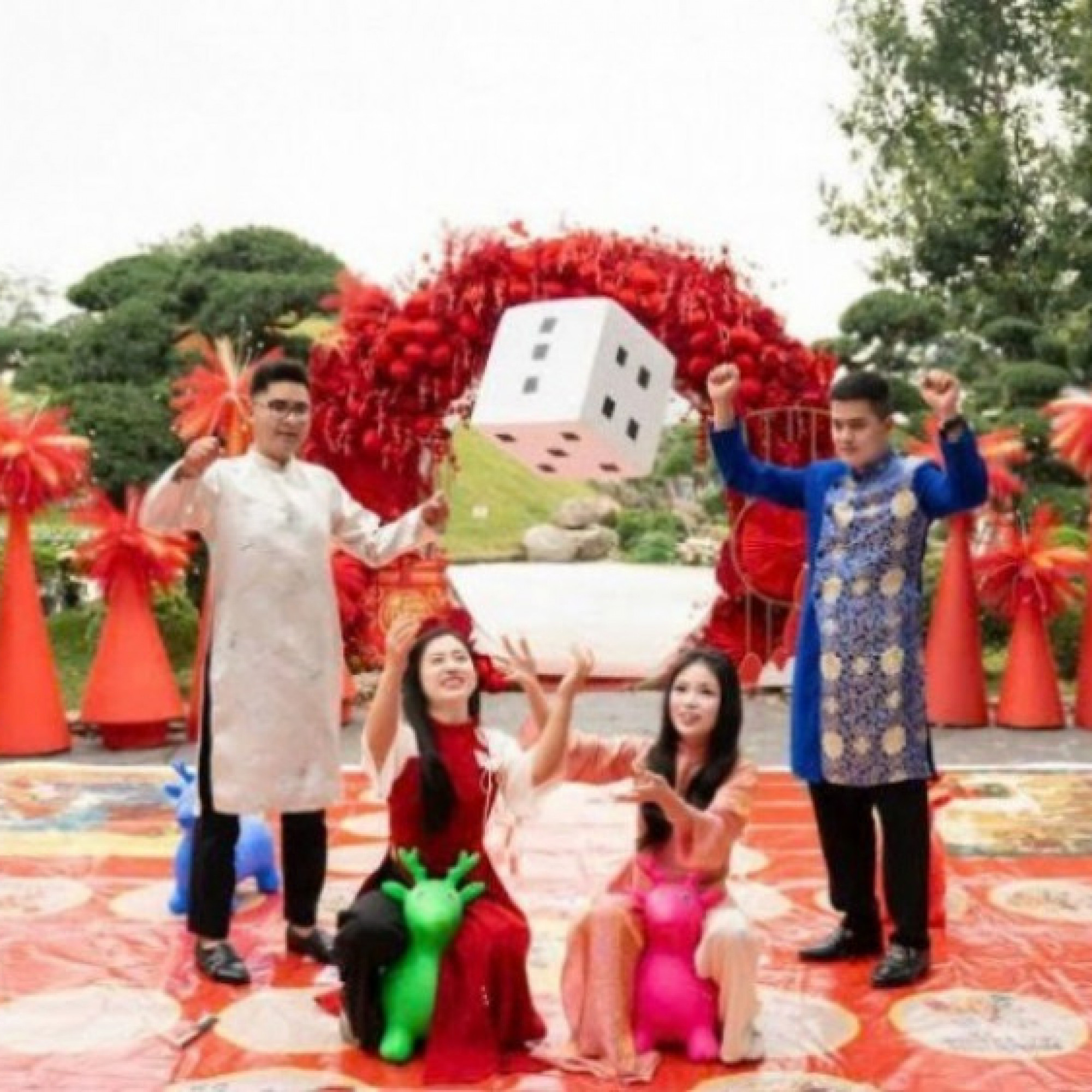  - Du khách đổ về Sun World Ha Long ​check-in linh vật ngựa, nghe Xẩm Xuân, chơi cá ngựa khổng lồ ngày đầu năm