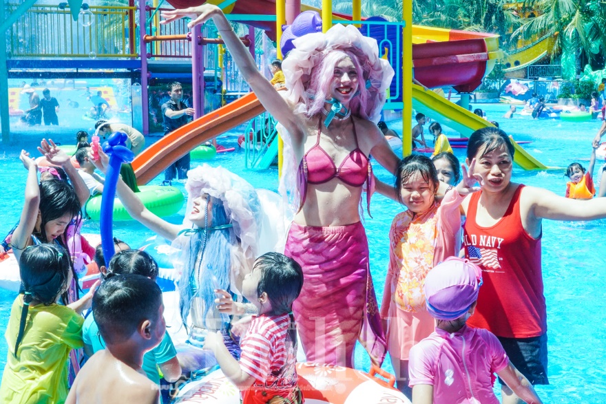 Nườm nượp khách du xuân chen chân lễ hội ‘Tết Người Việt - Ký Ức Trăm Năm’ - 7