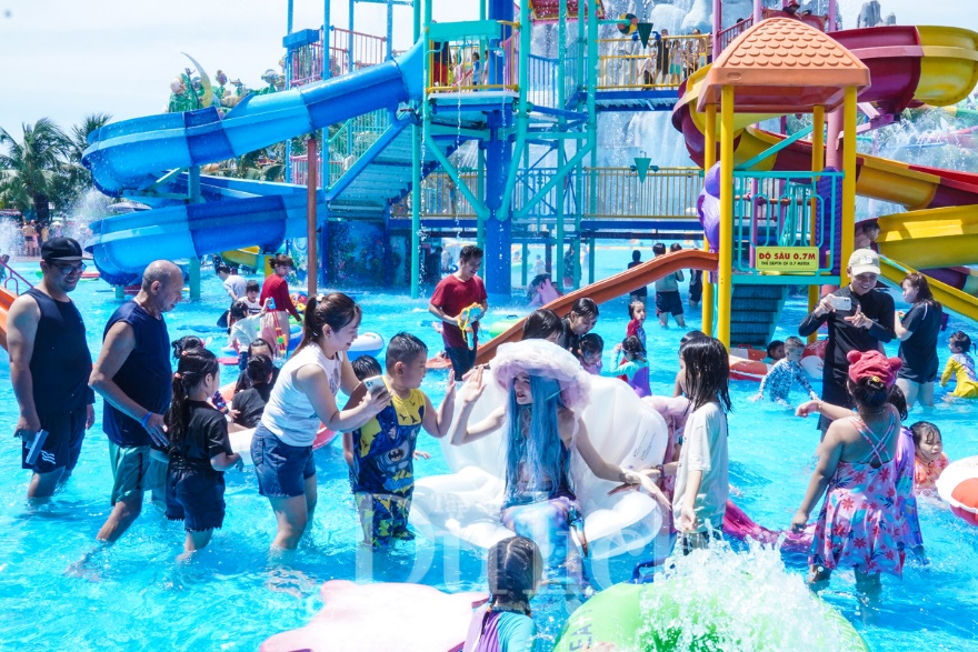 Nườm nượp khách du xuân chen chân lễ hội ‘Tết Người Việt - Ký Ức Trăm Năm’ - 8