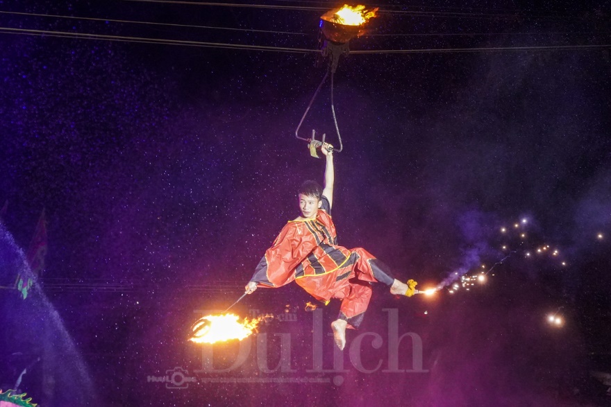 Nườm nượp khách du xuân chen chân lễ hội ‘Tết Người Việt - Ký Ức Trăm Năm’ - 11