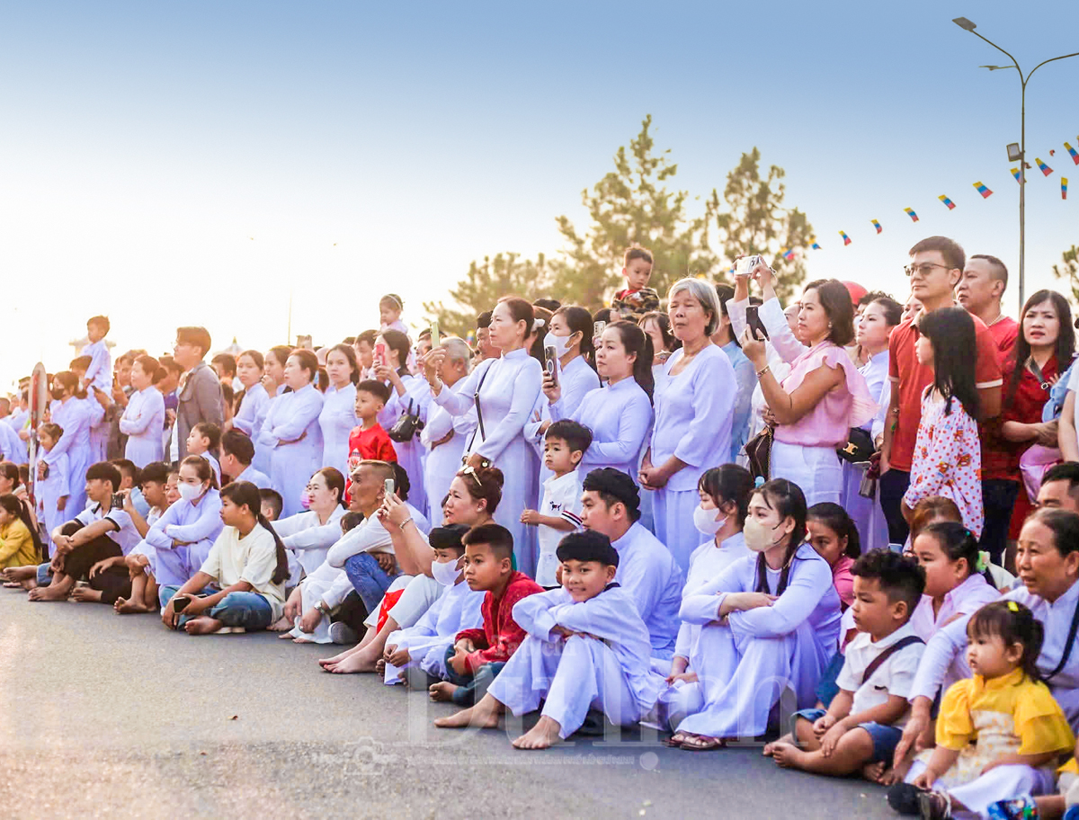 Trẩy hội du xuân Bính Ngọ rực rỡ sắc màu tại Tòa thánh Tây Ninh - 10