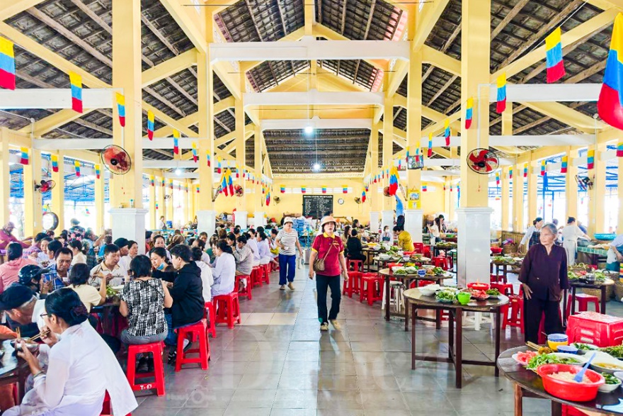 Trẩy hội du xuân Bính Ngọ rực rỡ sắc màu tại Tòa thánh Tây Ninh - 11