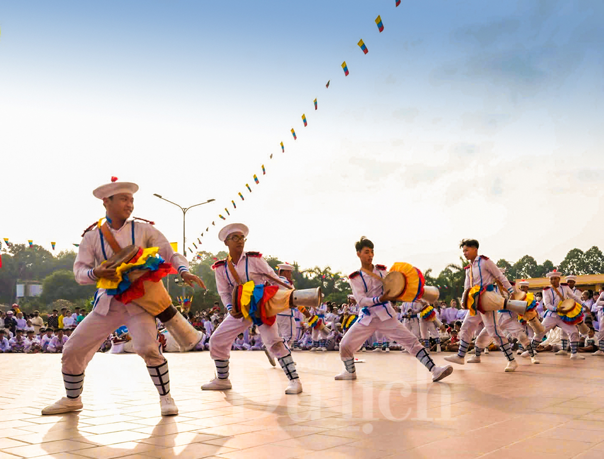 Trẩy hội du xuân Bính Ngọ rực rỡ sắc màu tại Tòa thánh Tây Ninh - 9