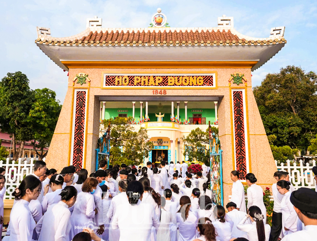 Trẩy hội du xuân Bính Ngọ rực rỡ sắc màu tại Tòa thánh Tây Ninh - 5