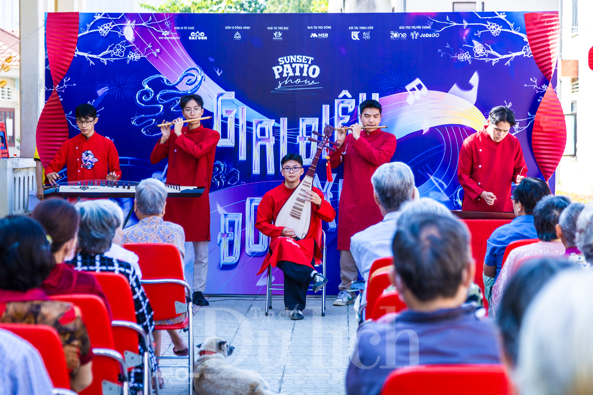 Hành trình ‘Giai điệu đơm xuân’ – Trạm dừng âm nhạc sưởi ấm trái tim người cao tuổi - 3