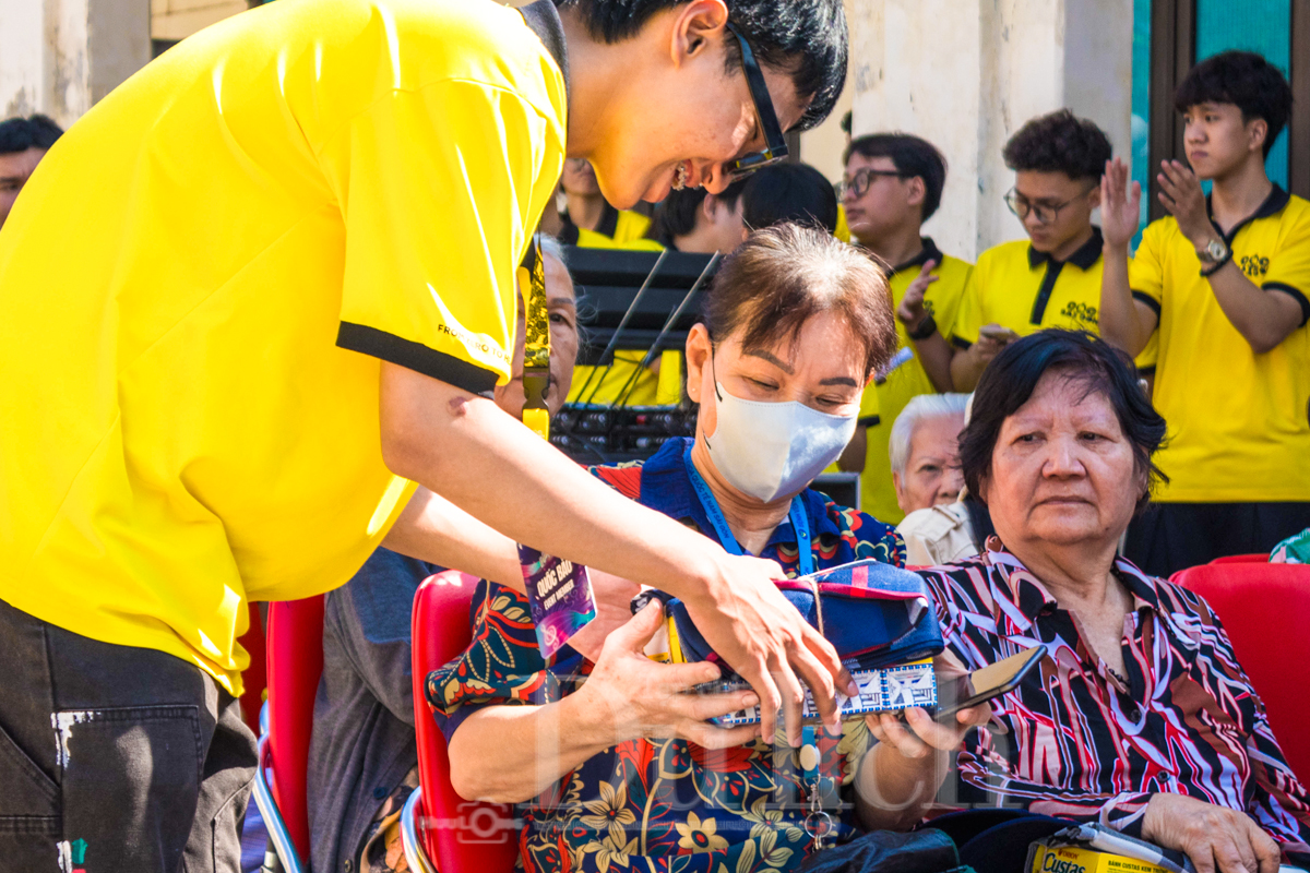 Hành trình ‘Giai điệu đơm xuân’ – Trạm dừng âm nhạc sưởi ấm trái tim người cao tuổi - 13