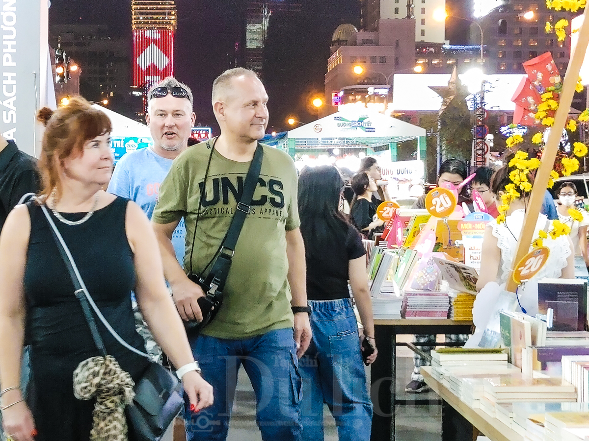 Du xuân giữa miền tri thức, Đường sách tết Bính Ngọ gom ‘quả ngọt’ đầu năm - 5