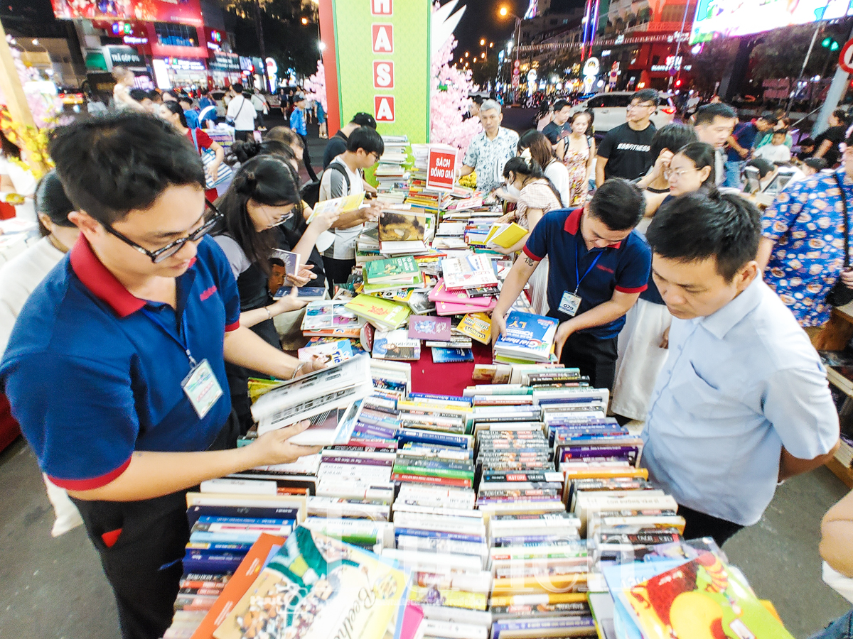 Du xuân giữa miền tri thức, Đường sách tết Bính Ngọ gom ‘quả ngọt’ đầu năm - 4