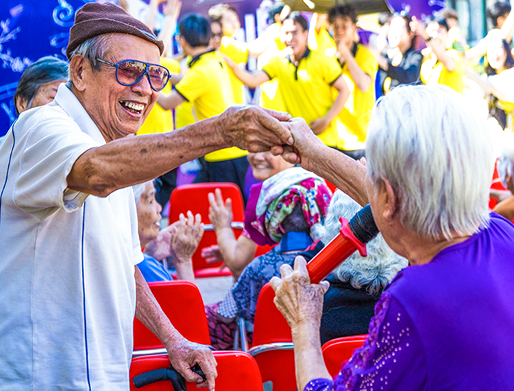 Hành trình ‘Giai điệu đơm xuân’ – Trạm dừng âm nhạc sưởi ấm trái tim người cao tuổi