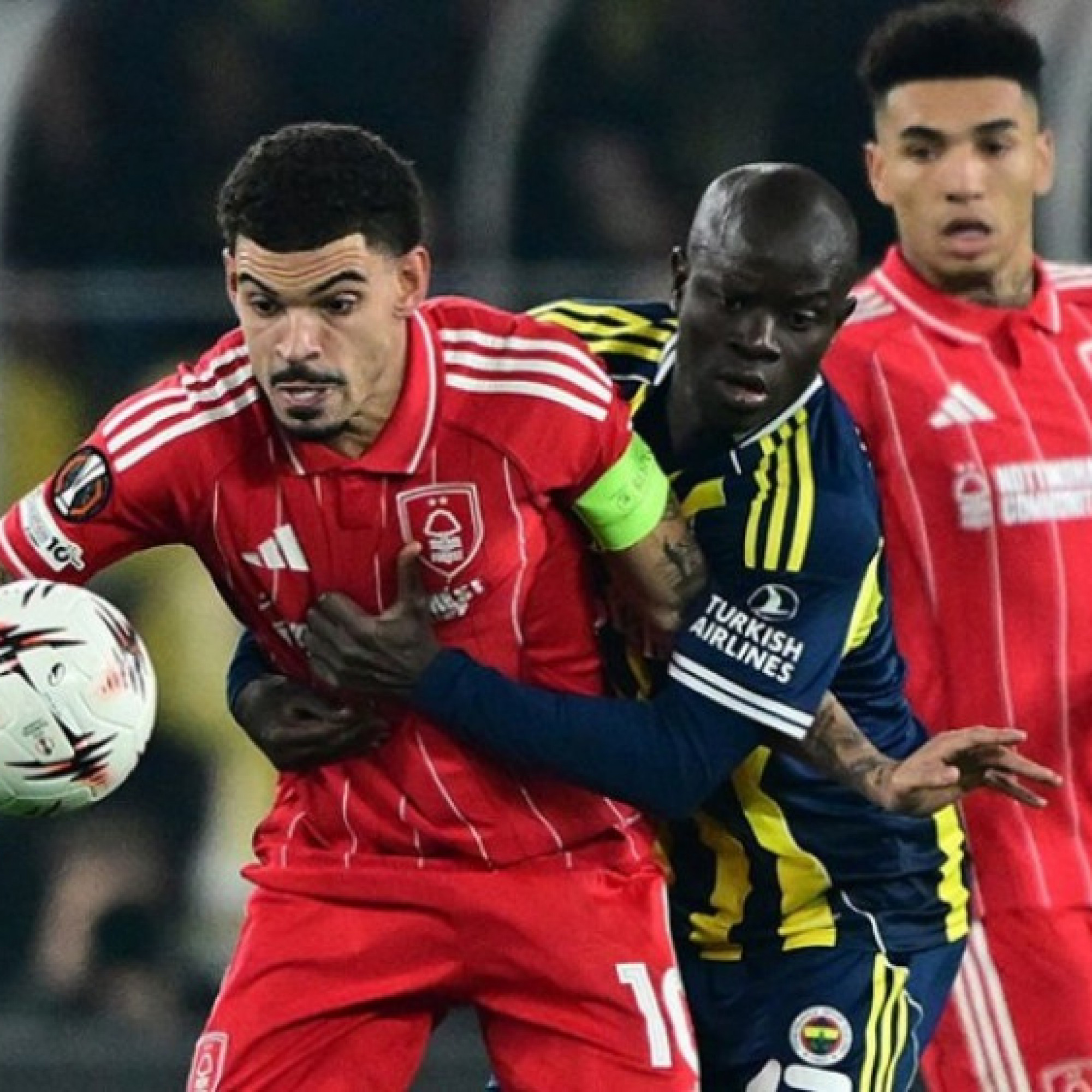  - Video bóng đá Fenerbahce - Nottingham Forest: Vùi dập 3 bàn, "tướng mới" ra mắt hoàn hảo (Europa League)