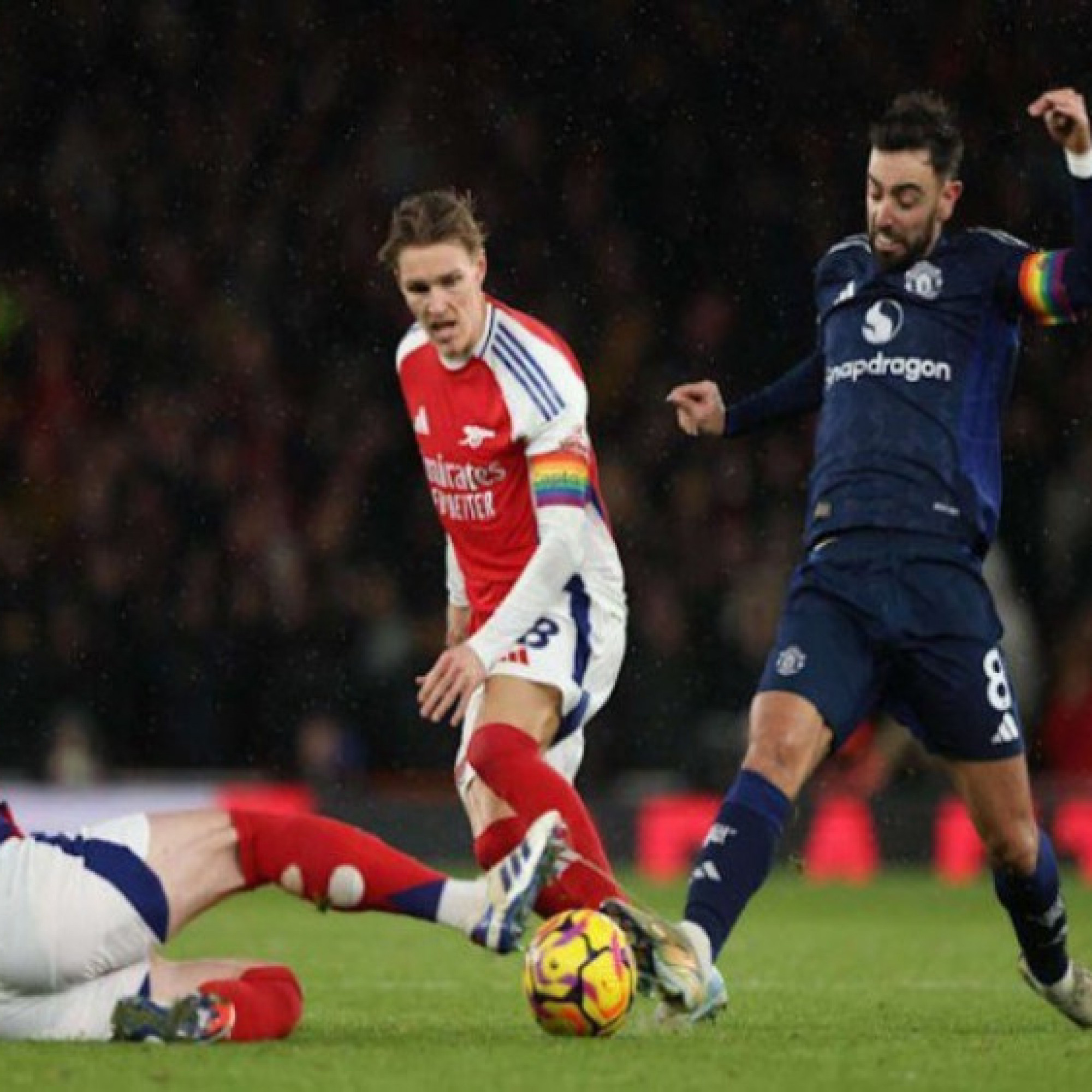  - MU 18 lần cột/xà đen đủi nhất Ngoại hạng Anh, mất 10 điểm quý giá