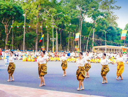  - Trẩy hội du xuân Bính Ngọ rực rỡ sắc màu tại Tòa thánh Tây Ninh