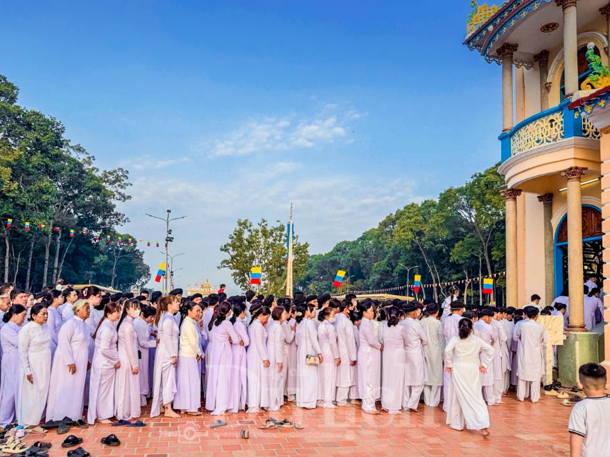 Trẩy hội du xuân Bính Ngọ rực rỡ sắc màu tại Tòa thánh Tây Ninh - 6