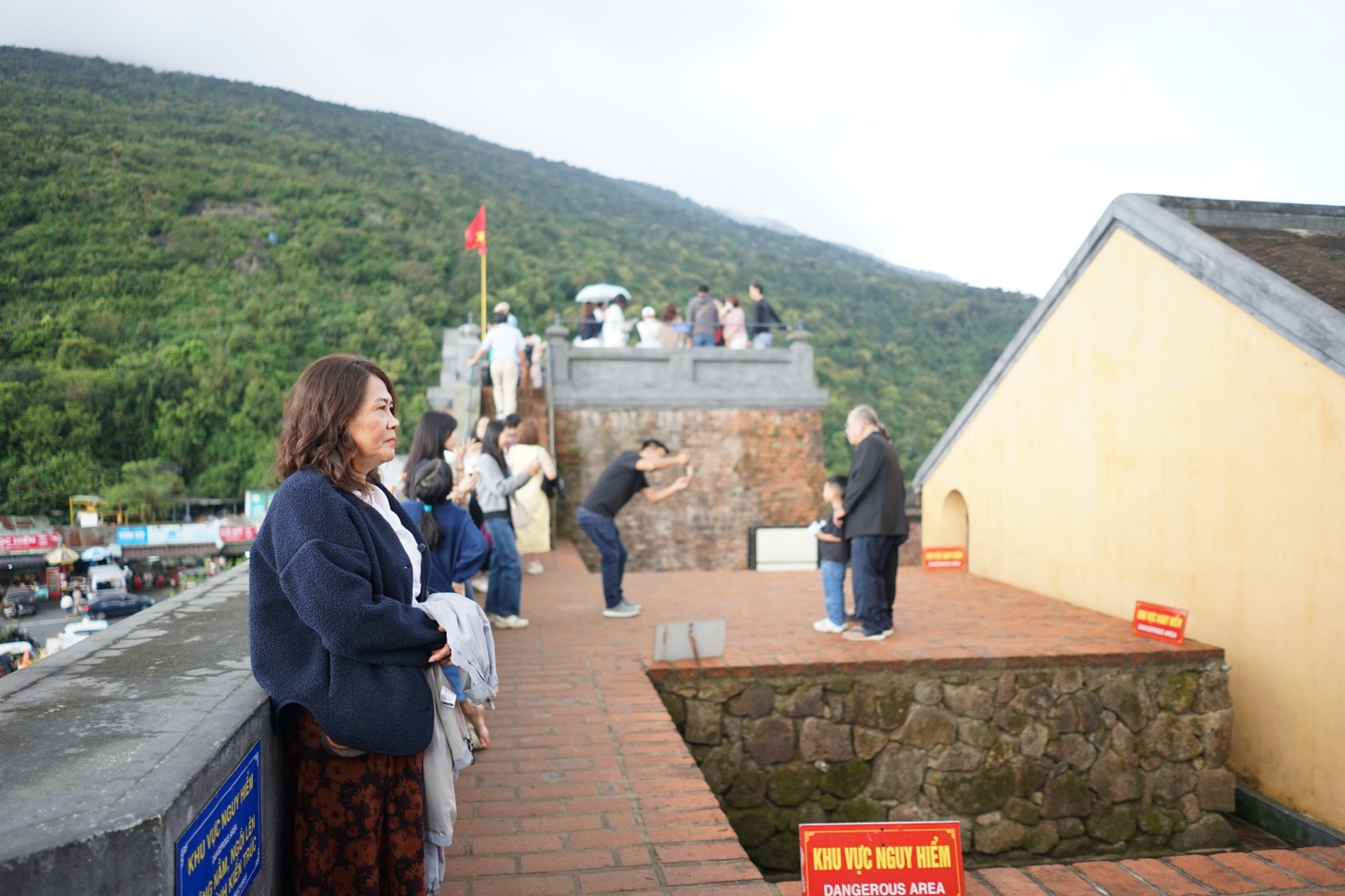 Du khách nườm nượp "check-in" Hải Vân Quan dịp Tết Bính Ngọ - 6