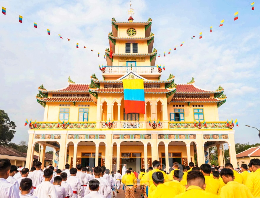 Trẩy hội du xuân Bính Ngọ rực rỡ sắc màu tại Tòa thánh Tây Ninh - 7