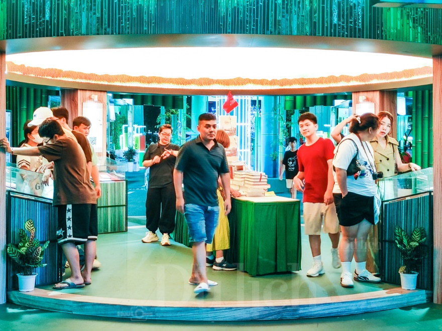 Du xuân giữa miền tri thức, Đường sách tết Bính Ngọ gom ‘quả ngọt’ đầu năm - 2