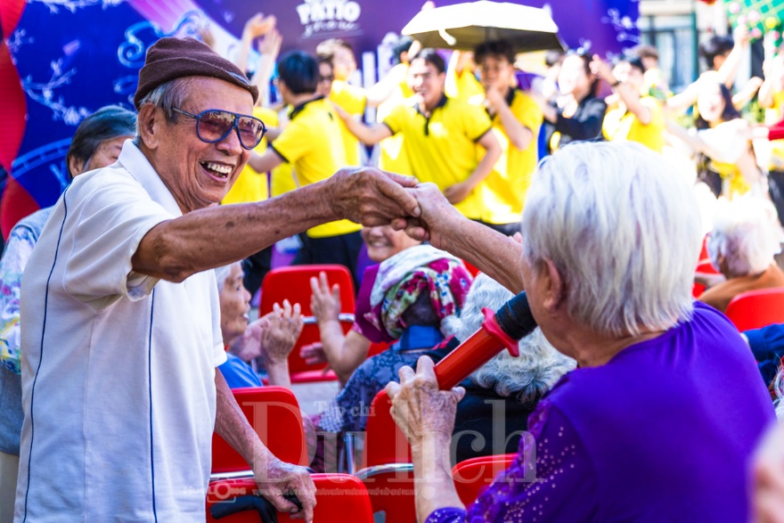 Hành trình ‘Giai điệu đơm xuân’ – Trạm dừng âm nhạc sưởi ấm trái tim người cao tuổi - 14
