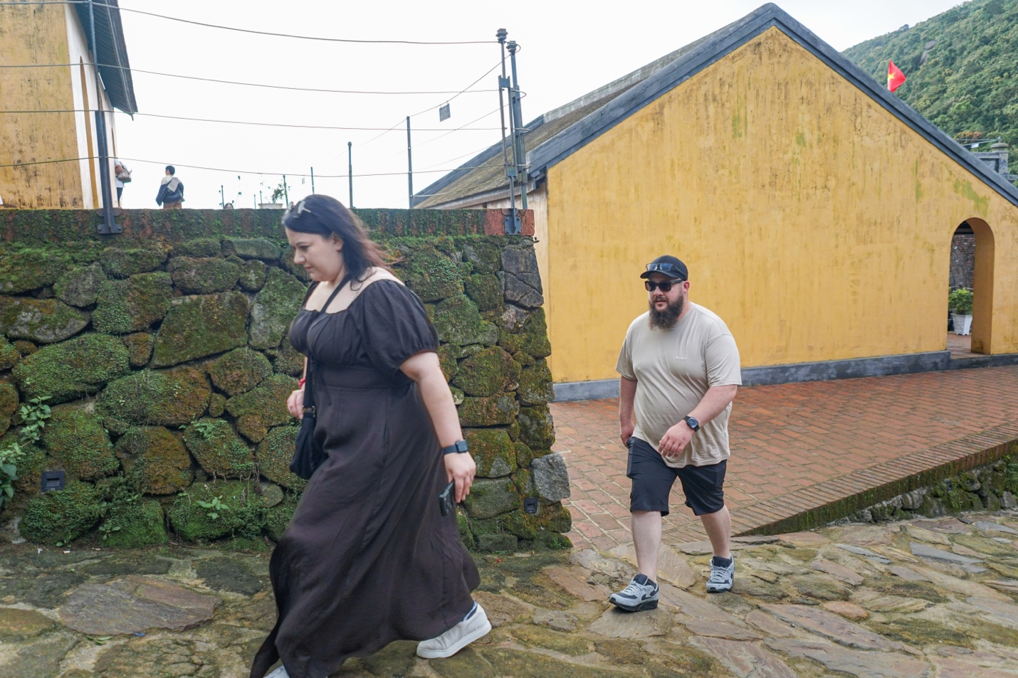 Du khách nườm nượp "check-in" Hải Vân Quan dịp Tết Bính Ngọ - 9