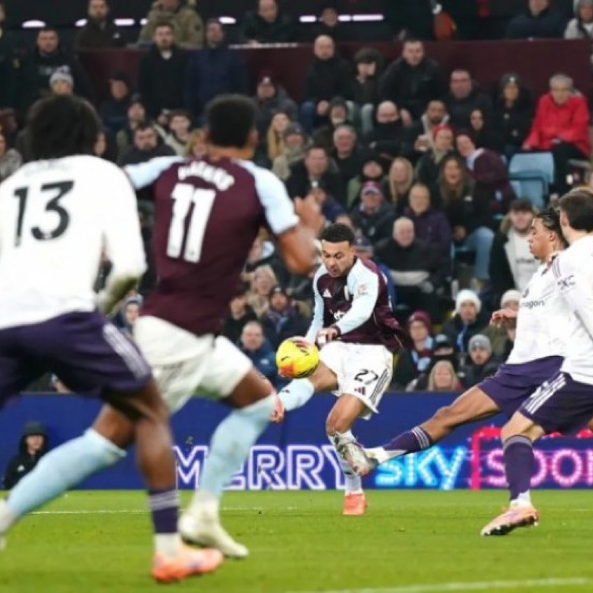  - Nghịch lý về sút xa tại Ngoại hạng Anh: Sút ít vào nhiều, sẽ lại thành trào lưu?