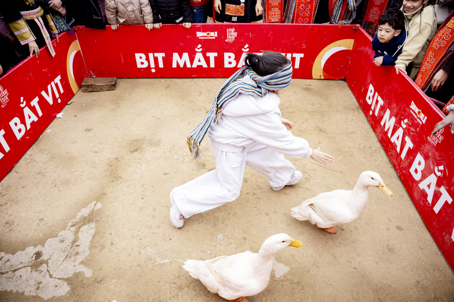 Hàng nghìn du khách hào hứng ‘Mở cổng trời’, trẩy hội Bản Mây tại Fansipan - 7