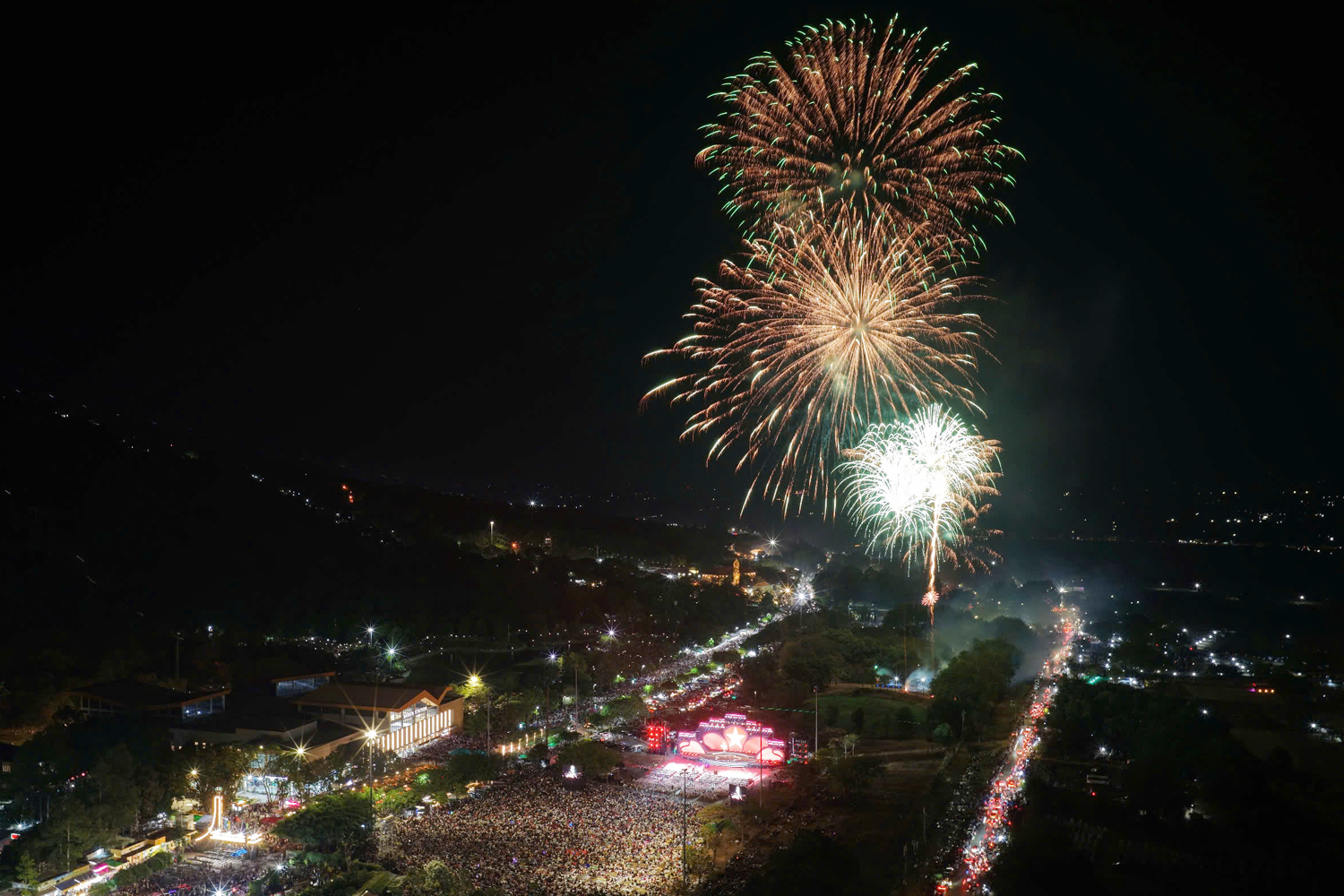 Biển người tại Hội xuân núi Bà Đen - 2