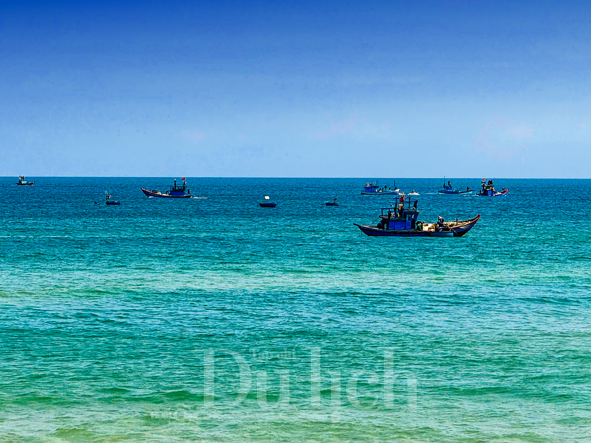 Giong thuyền rước lộc đầu xuân, mẻ ruốc hồng nồng đượm hương quà biển - 3