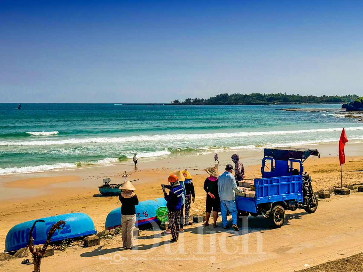 Giong thuyền rước lộc đầu xuân, mẻ ruốc hồng nồng đượm hương quà biển - 5