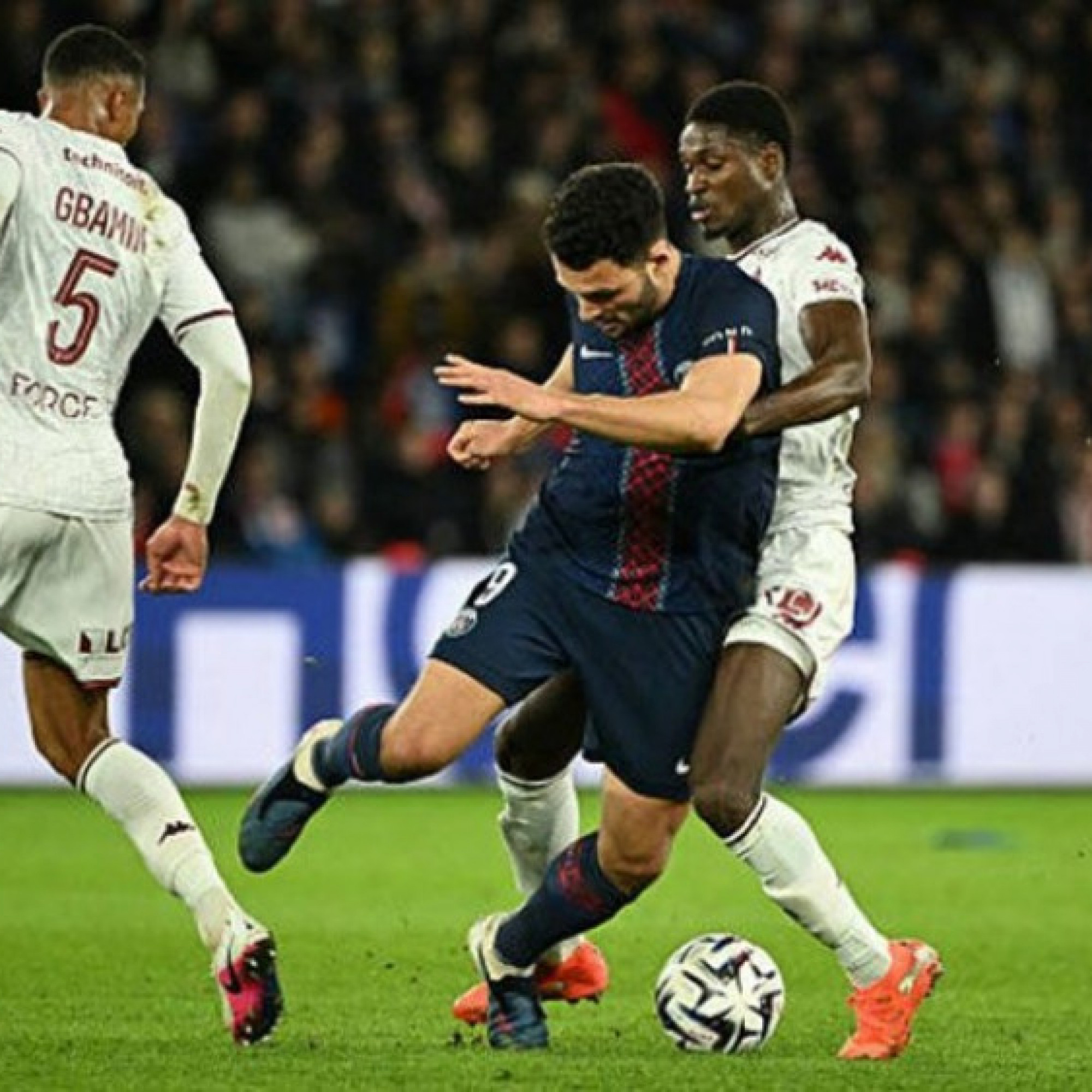  - Video bóng đá PSG - Metz: Cú đúp nhẹ nhàng (Ligue 1)