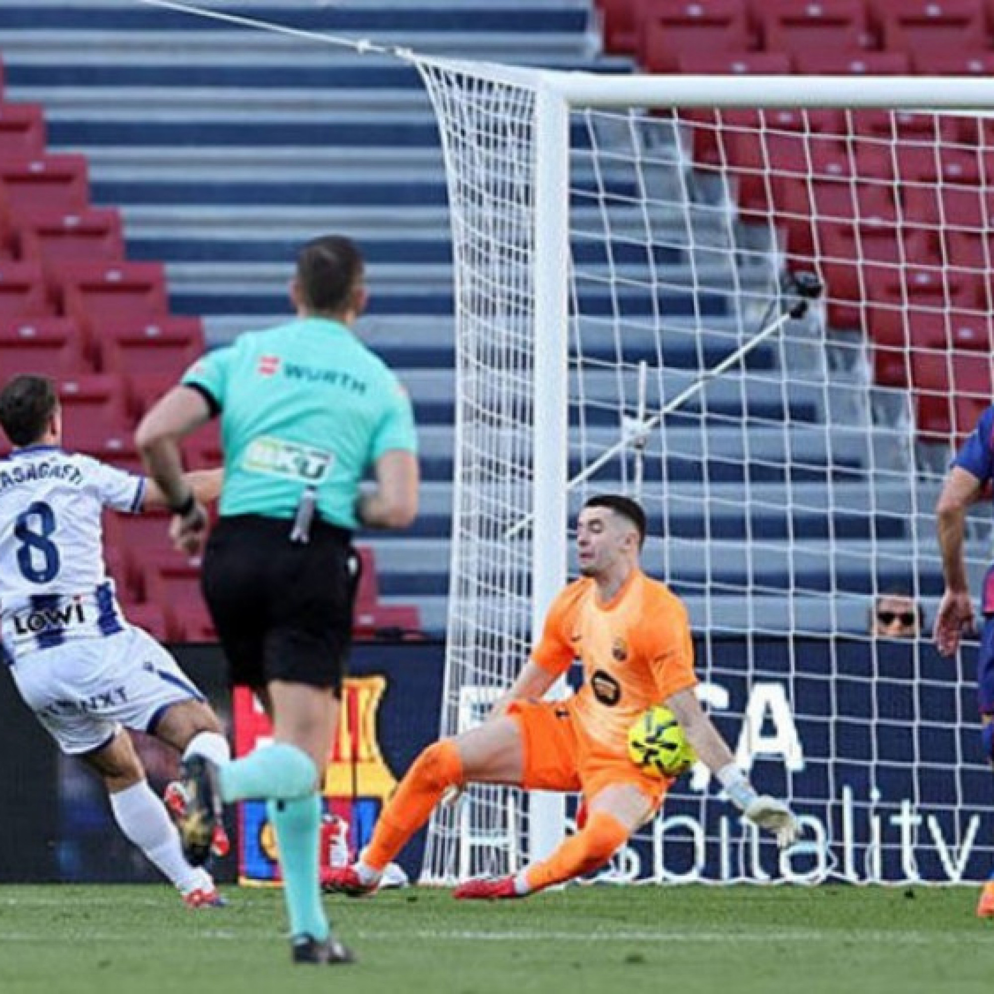  - Video bóng đá Barcelona - Levante: Chiến công của các tiền vệ (La Liga)