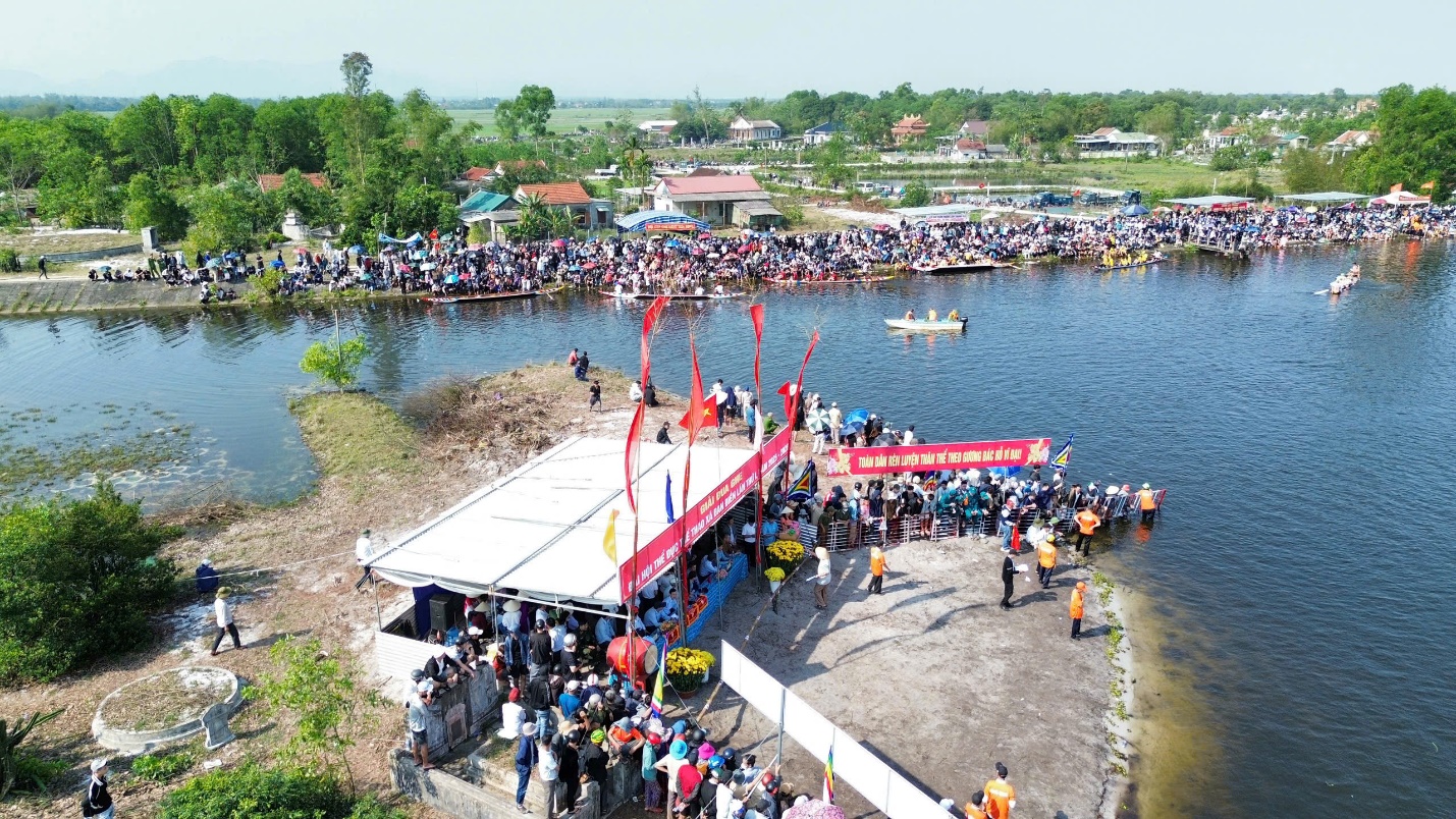 Hấp dẫn xem các đội đua ghe dịp đầu Xuân - 9