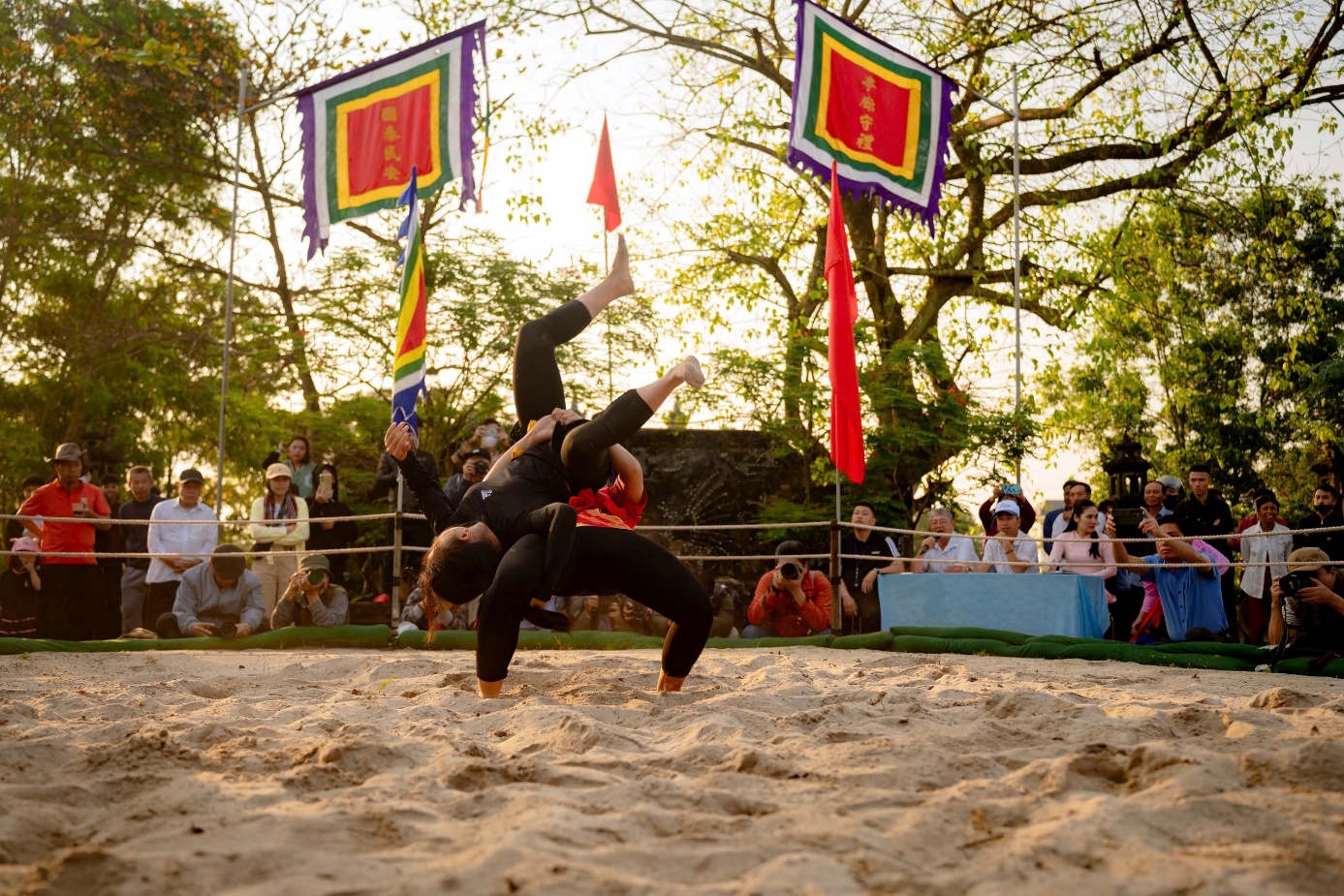 Ngày Tết, về Thủ Lễ xem hội Vật truyền thống - 7