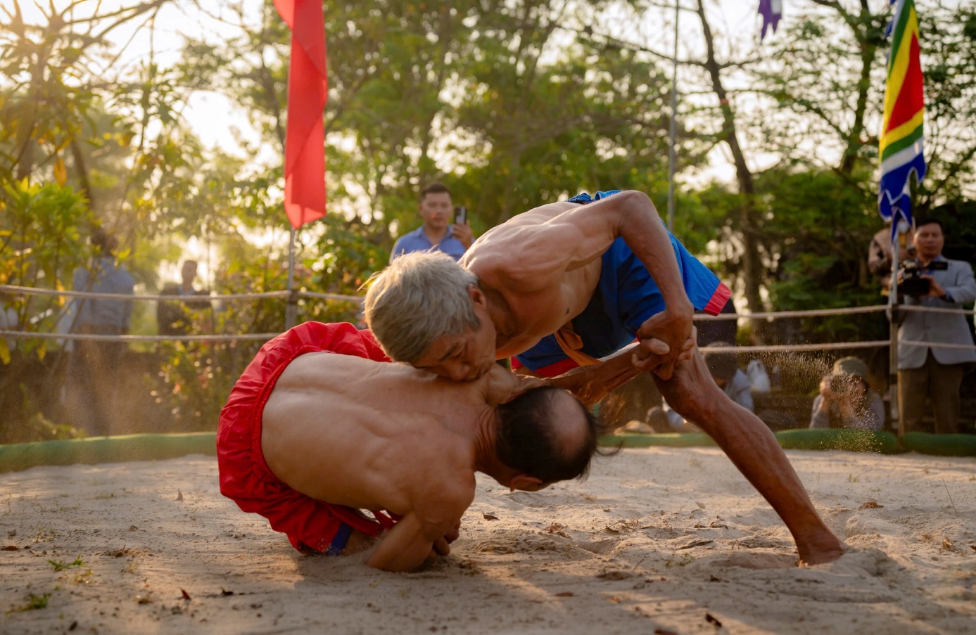 Ngày Tết, về Thủ Lễ xem hội Vật truyền thống - 4