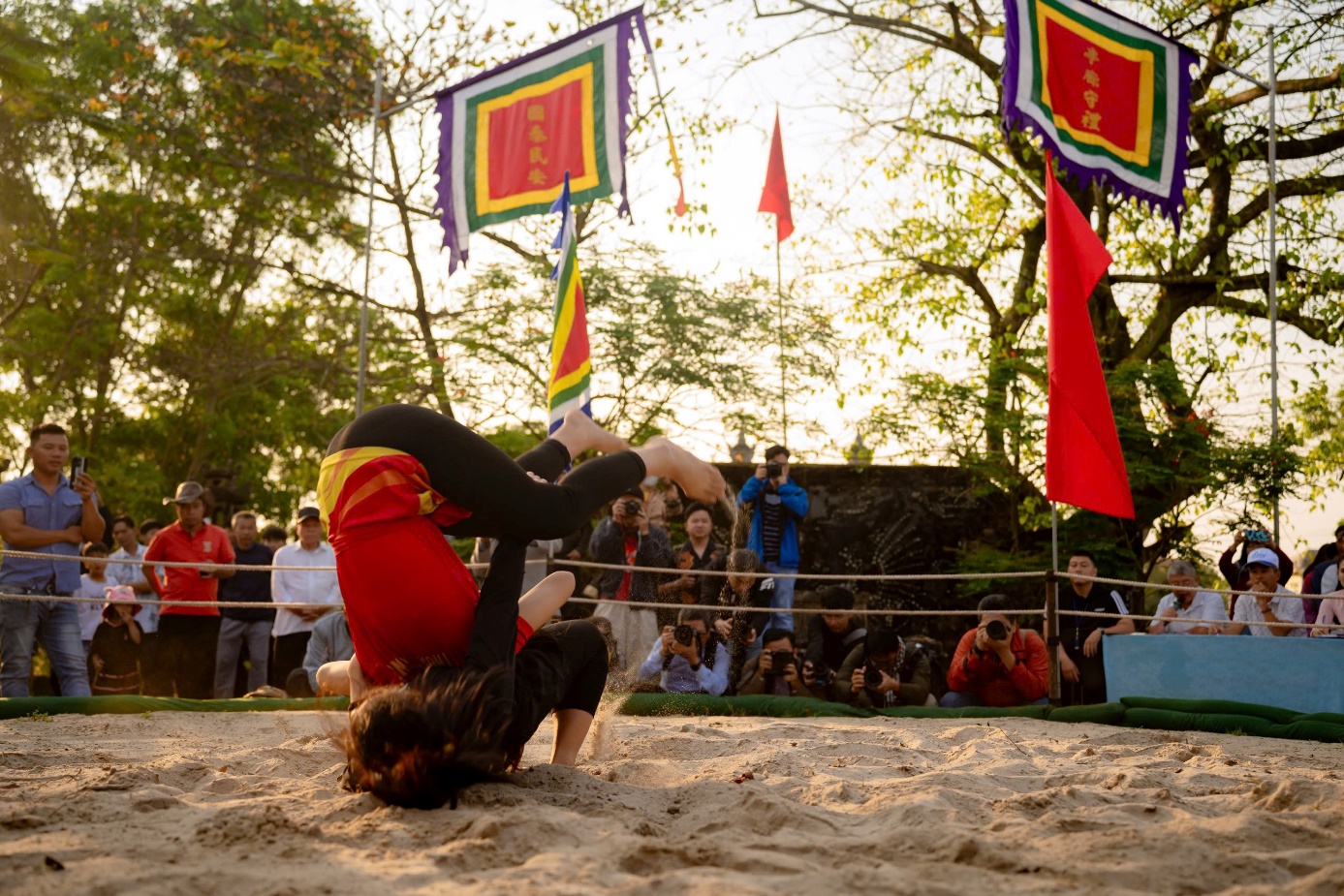 Ngày Tết, về Thủ Lễ xem hội Vật truyền thống - 2